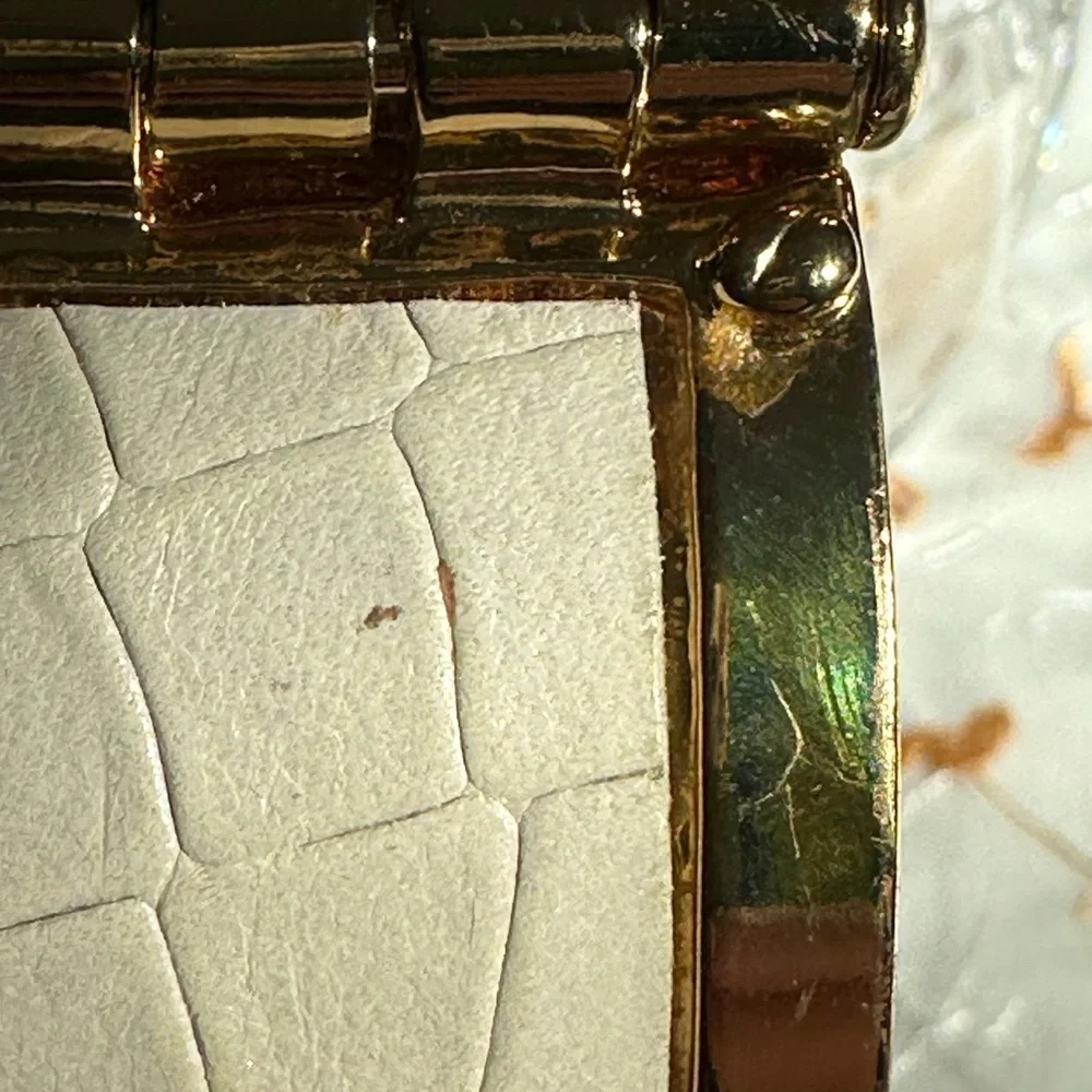 CC Skye Embossed leather cuff with pin and chain fastener - Picture 4 of 8